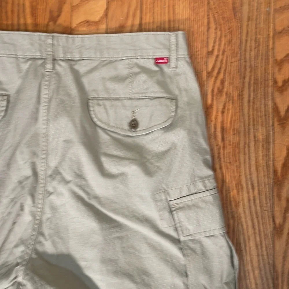 Levi Strauss & Co Mens Cargo‎ Shorts Khaki Tan Size 34x9.5 Utility Pockets